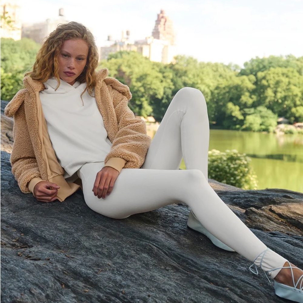 ALO M ivory airbrush leggings